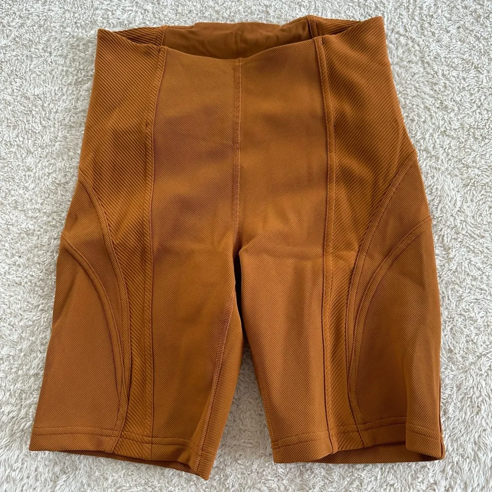 Lululemon Ribbed High-Rise Yoga Short biker shorts size 6 - Image 3