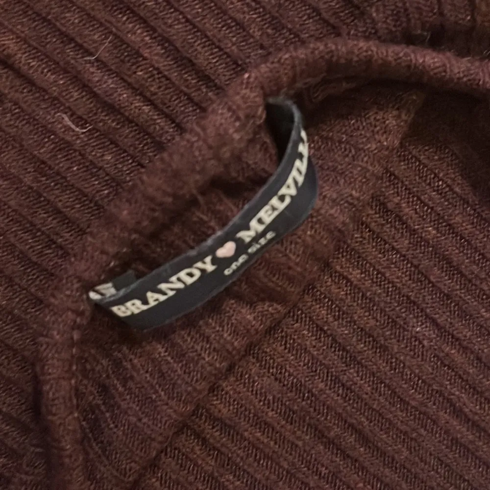 Brandy Melville | Burgundy Red V Neck Tank Italy - Image 3