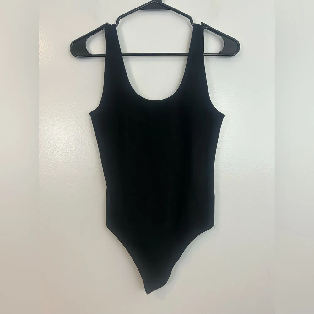 Wilfred Free Aritzia Leila Black Classic Sleeveless Thong Body Suit Size Medium - Image 2