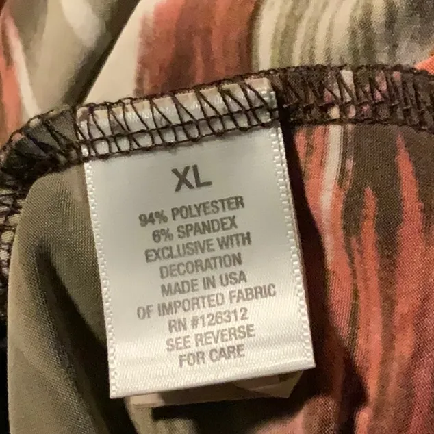 One-piece shirt with a scoop neck and halter. - Image 4