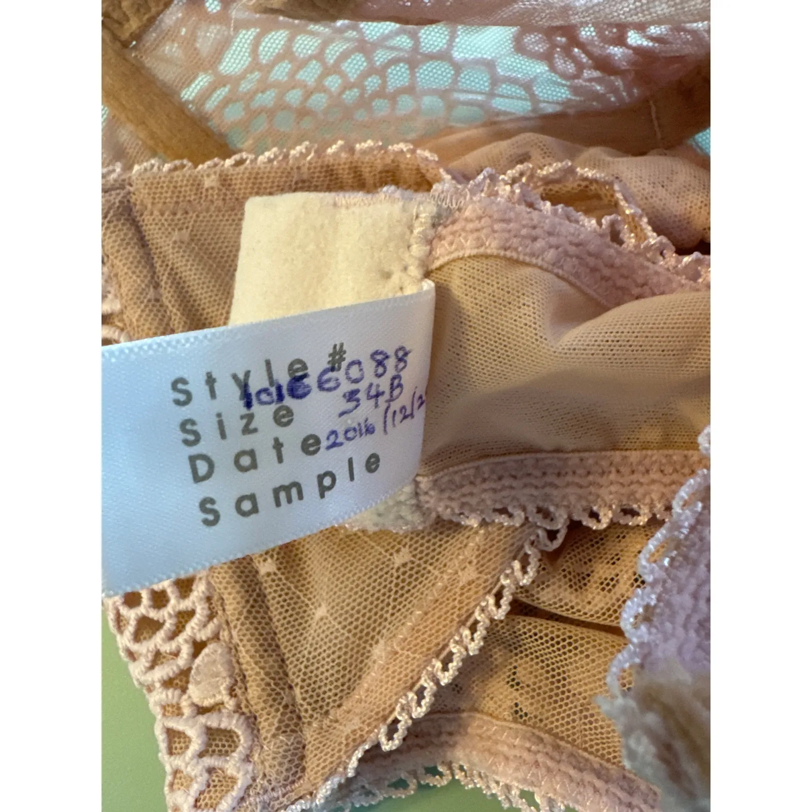 NWOT Victoria's Secret Sample Women's 34B Lace Floral Bra Victorian Top - Image 5