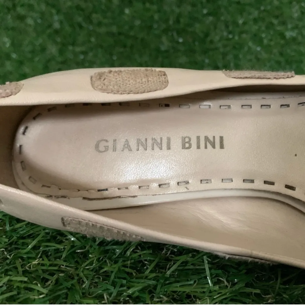 Gianni Bini Leather Closed Toe Bow Pump - Image 5