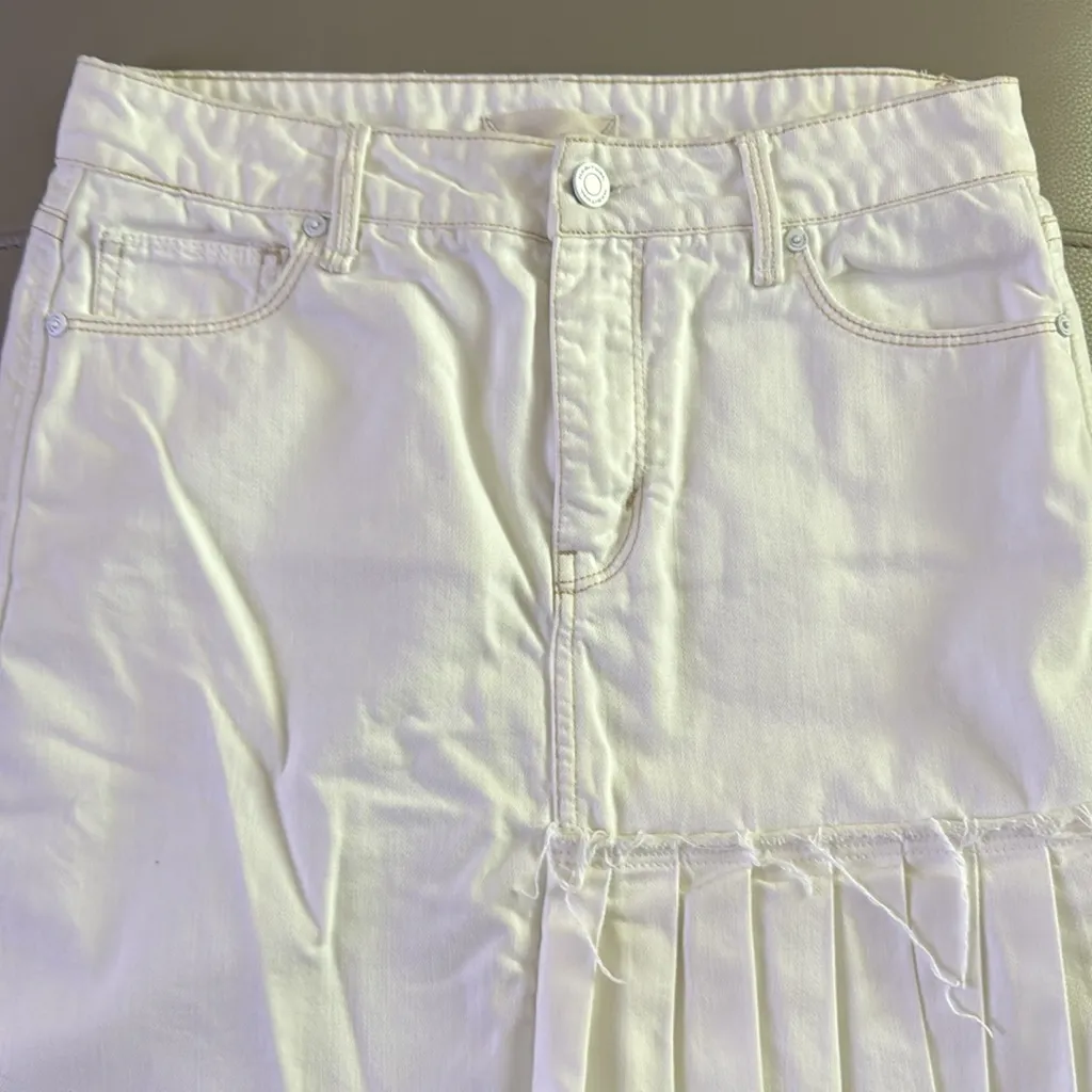 Habitual White Corinna White Pleated Raw‎ Hem Denim Mini Skirt Size Medium - Image 7