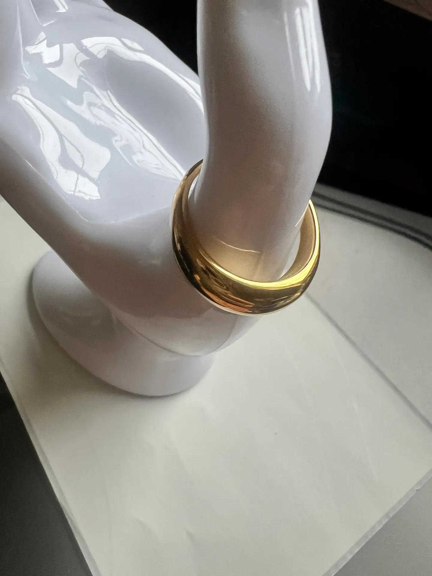 NON TARNISH 18k Gold Plated Ring Size 7 Stainless Steel - Image 3