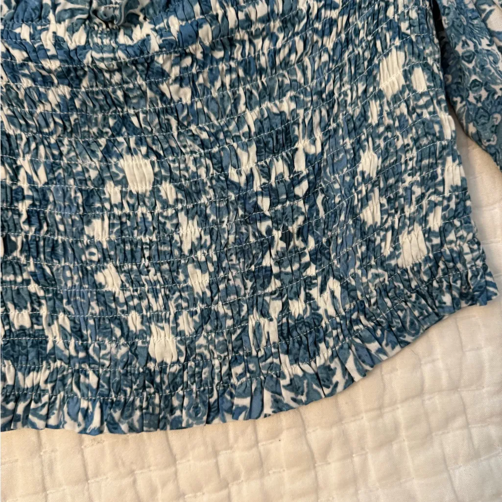 Oliviacious Blue Floral Smocked Women's Top - Image 3