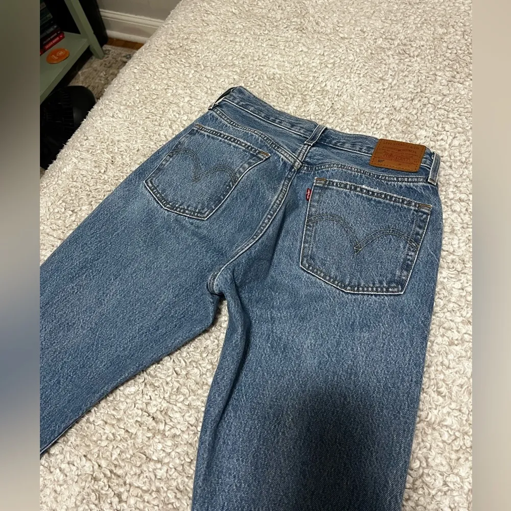 Levi's 501 Original Fit jeans - size 26 x 30, medium wash - Image 6