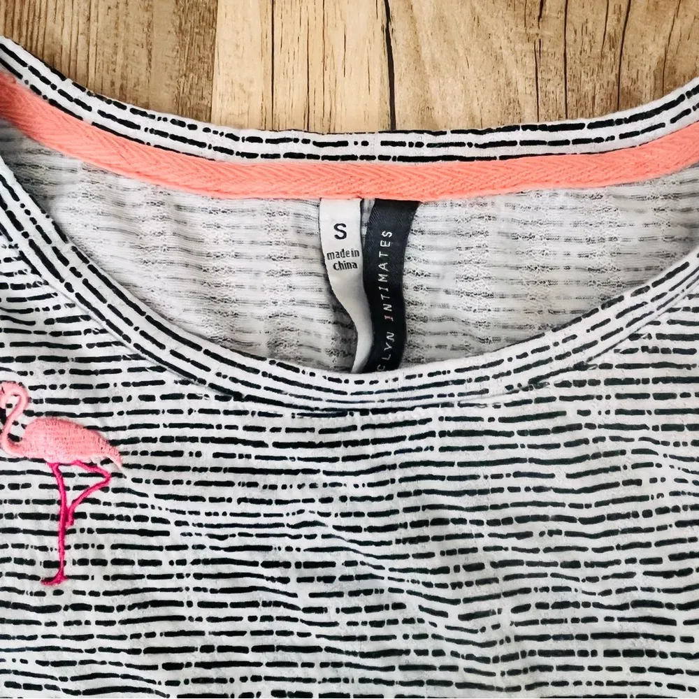 Jaclyn Smith  flamingo two piece pajama set size small - Image 3