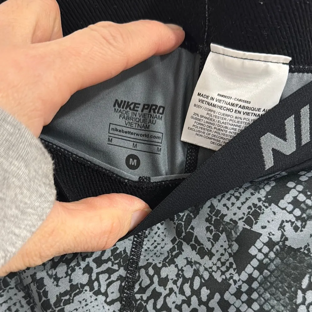 Nike Pro Snake Print Leggings - Black and Gray - Image 3