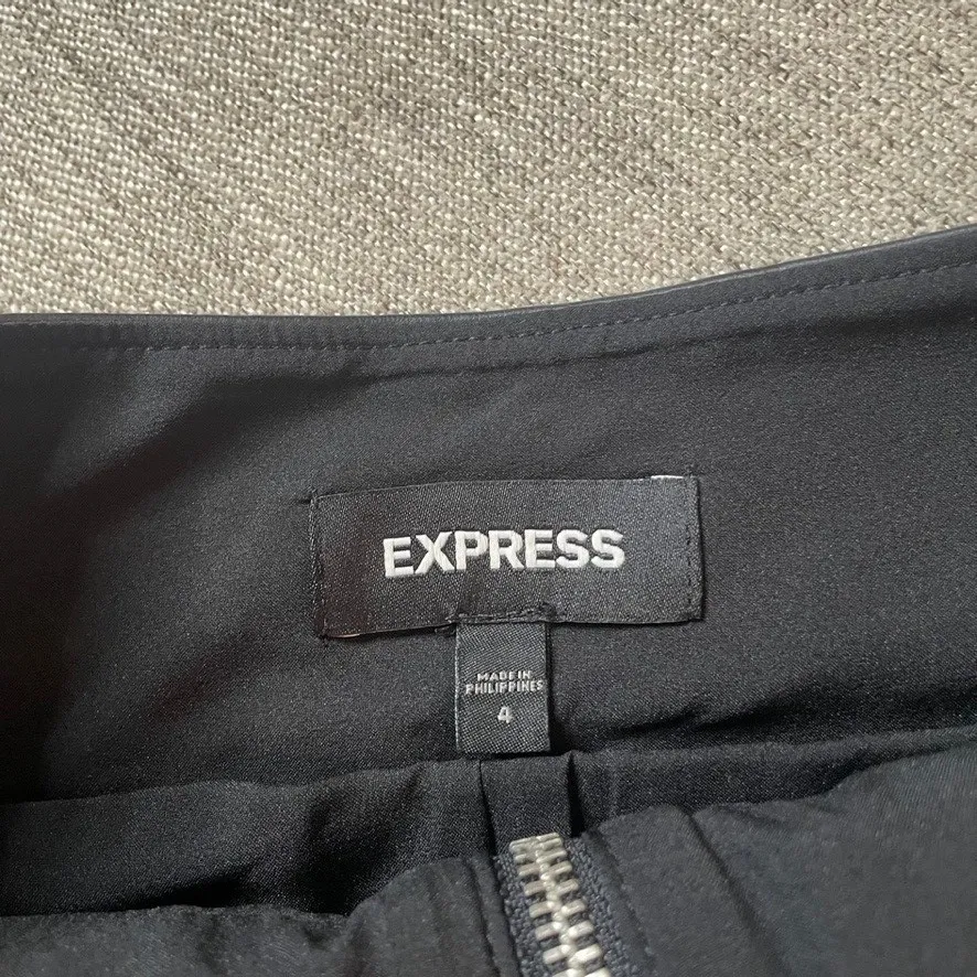 EXPRESS Faux Leather Mini Skirt Zipper Detail Black Size 4‎ - Image 2