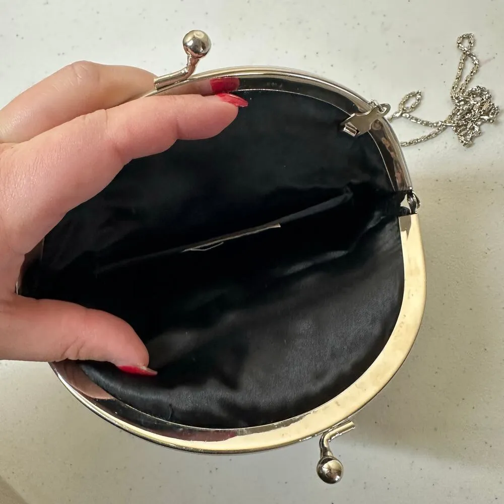 Claire's Black Clam Shell Clutch Chain Purse Y2K Vintage Style 1920 Satin Silver - Image 5