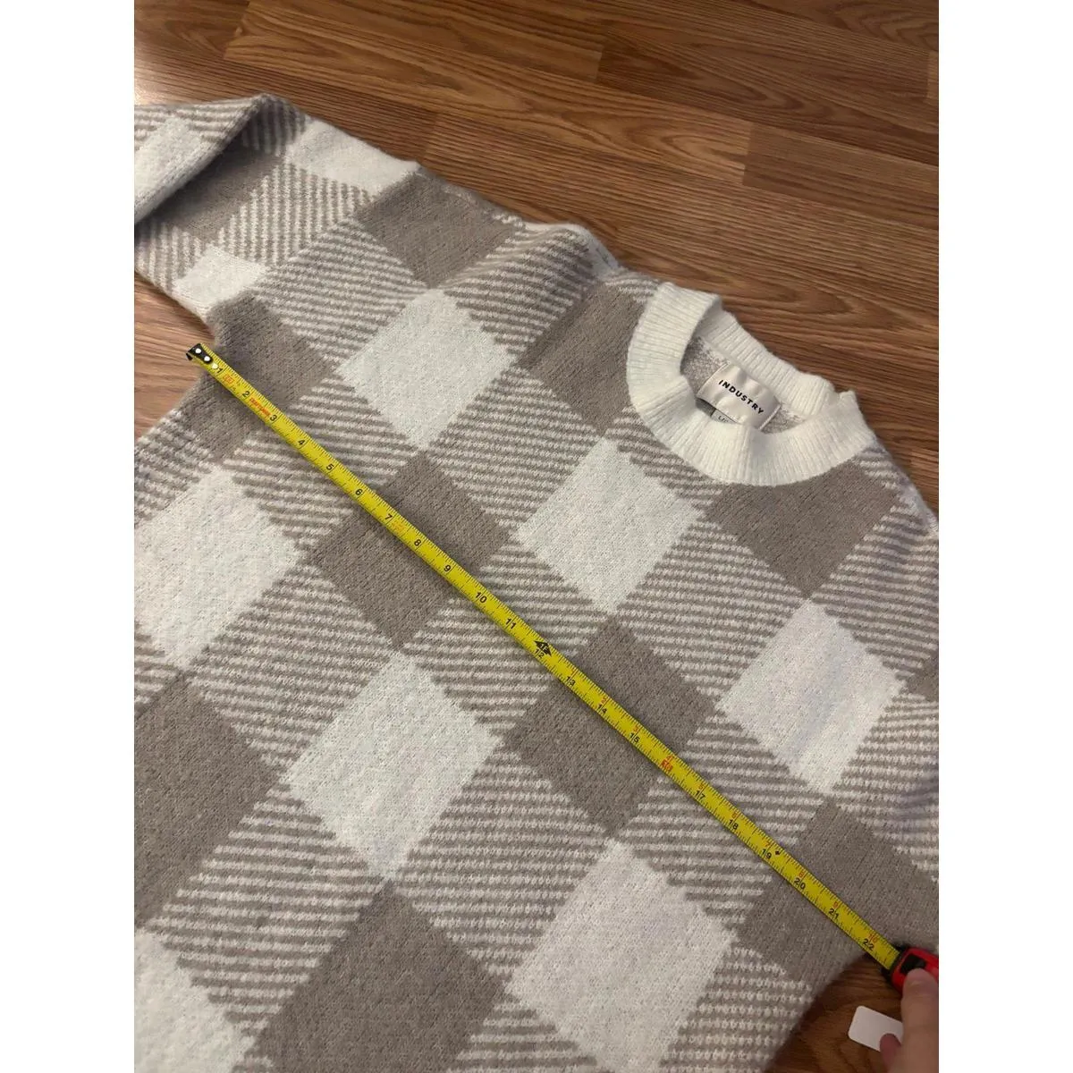 Plaid Sweater Size Large White - Image 4