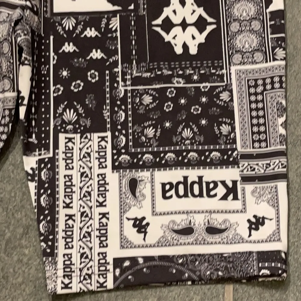 Kappa  Biker Shorts Size Medium - Image 14