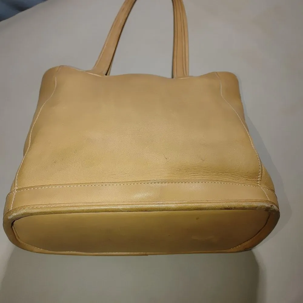 Coach Beige Leather Tote Bag 9305 Costa Rica Double Handles Open Top Design - Image 4