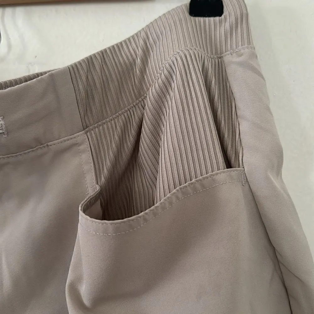 Avalanche  women’s Short EUC - Image 4