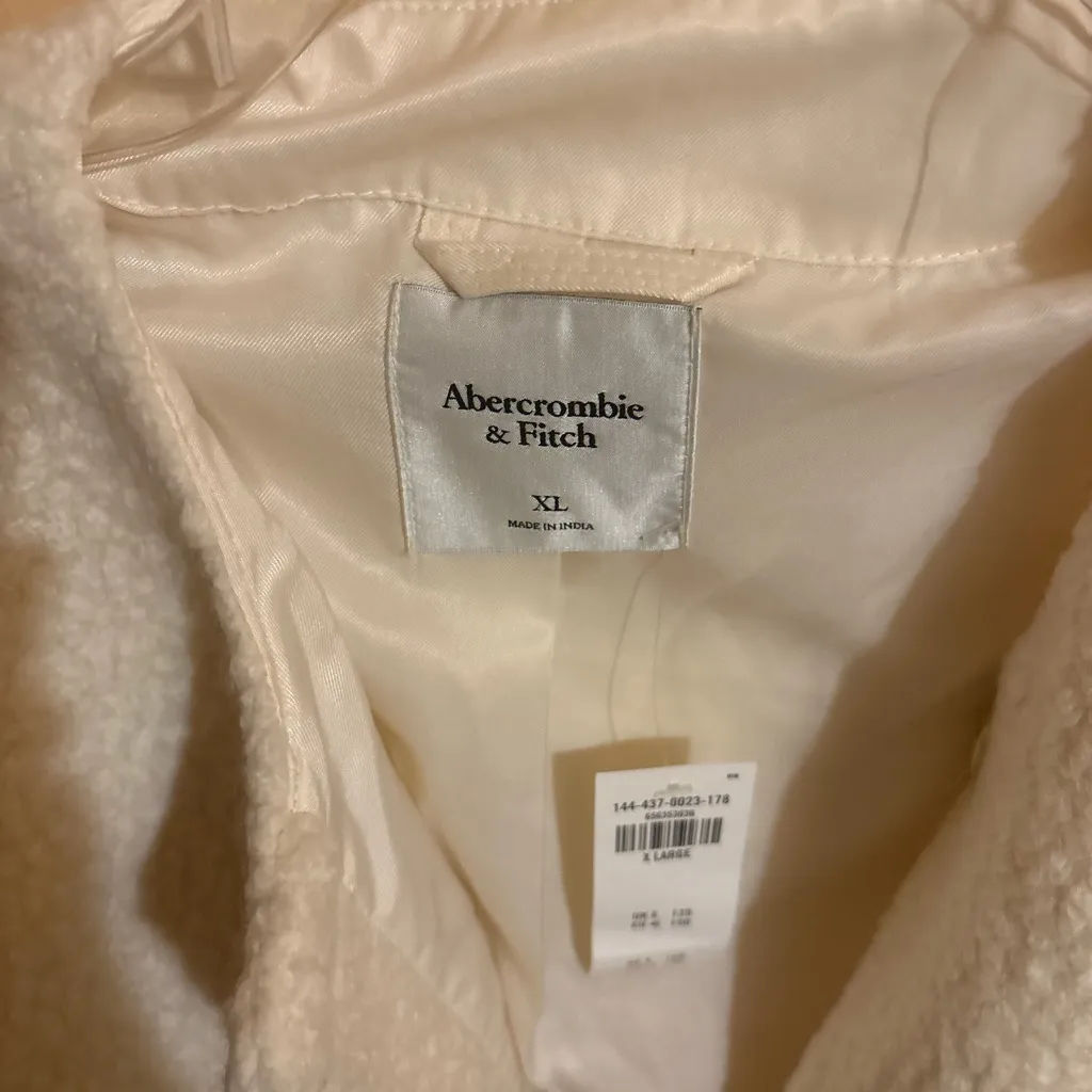 NWT Abercrombie & Fitch Cream Boucle Fabric Gold Button Blazer - Image 6