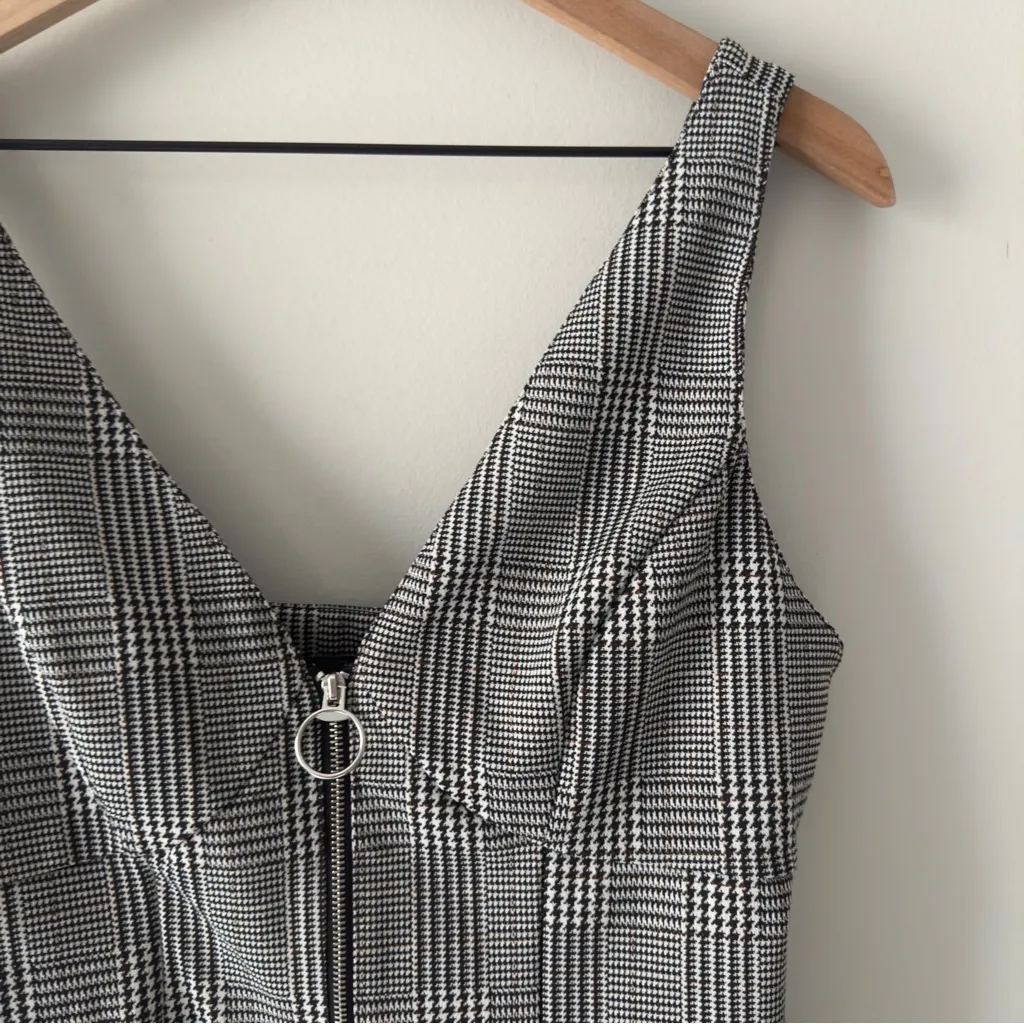 Love Tree Pinafore Plaid Black White mini Dress Full Zip Front Circle Zipper EUC - Image 6