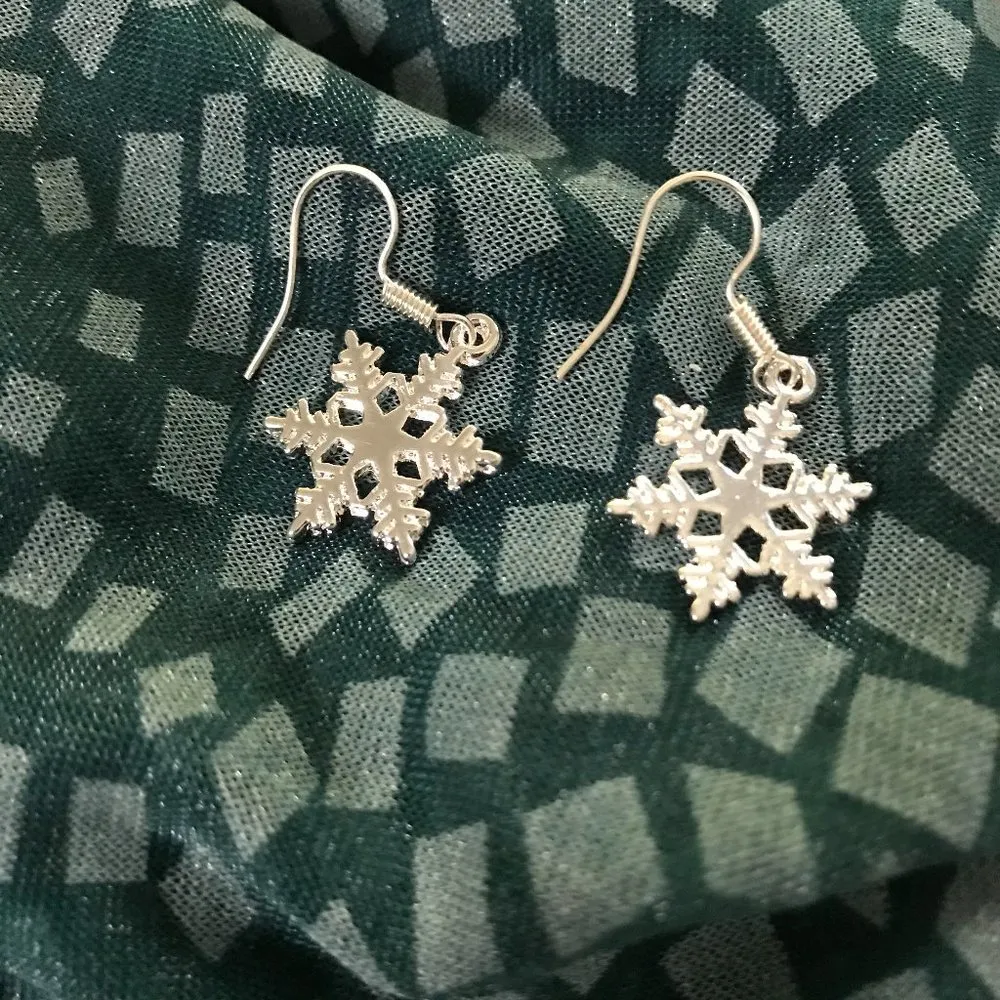 Sparkling Silver Snowflake Earrings New - Image 2