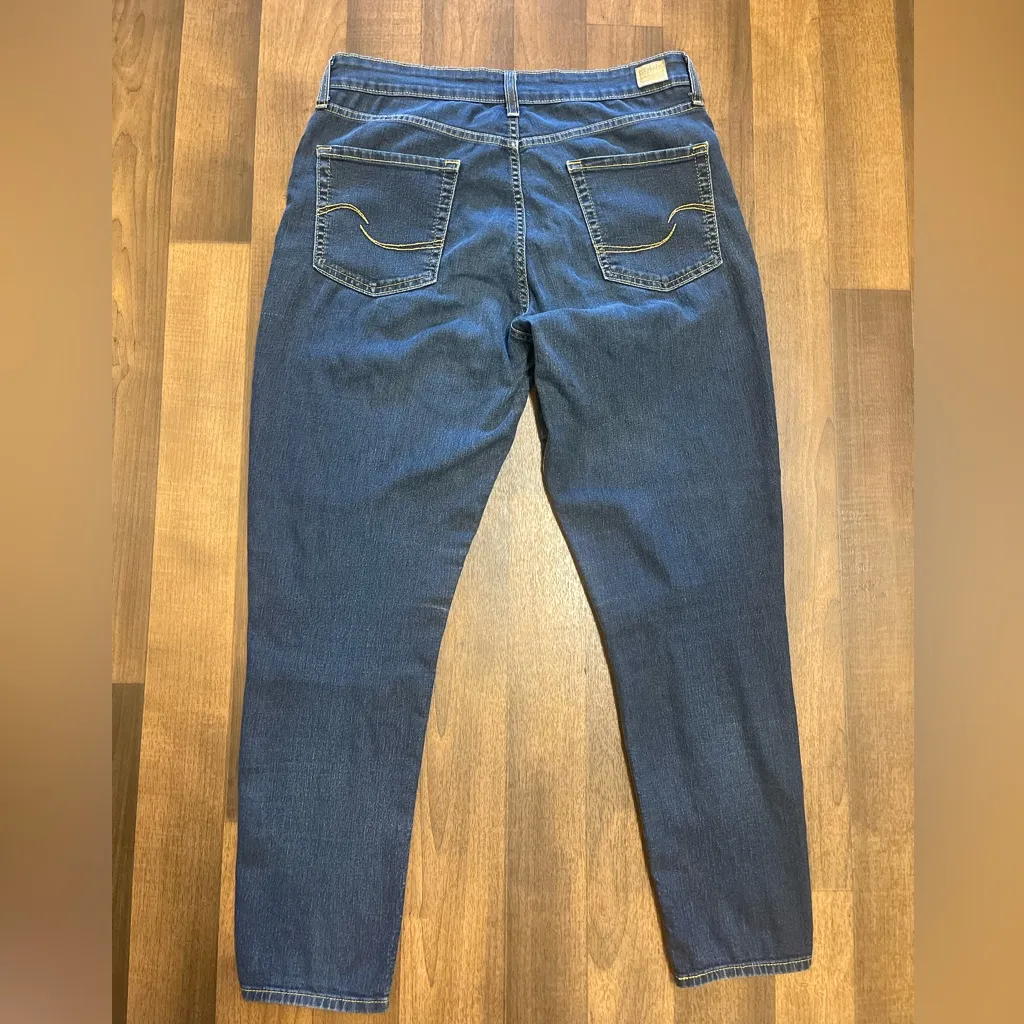 Levi's Blue signature Relaxed Fit Jeans with Classic Design - Image 5