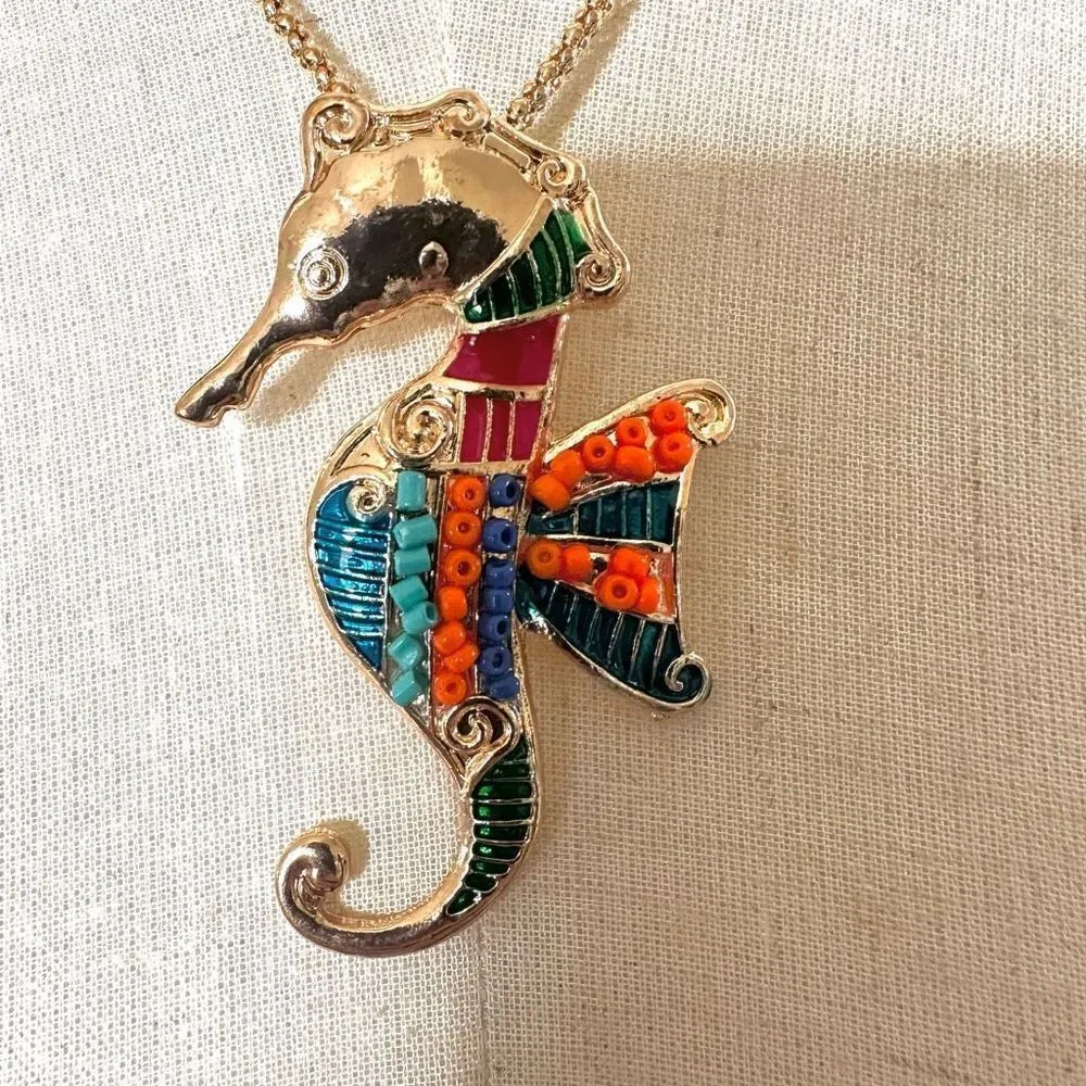 Seahorse beaded pendant necklace - Image 3