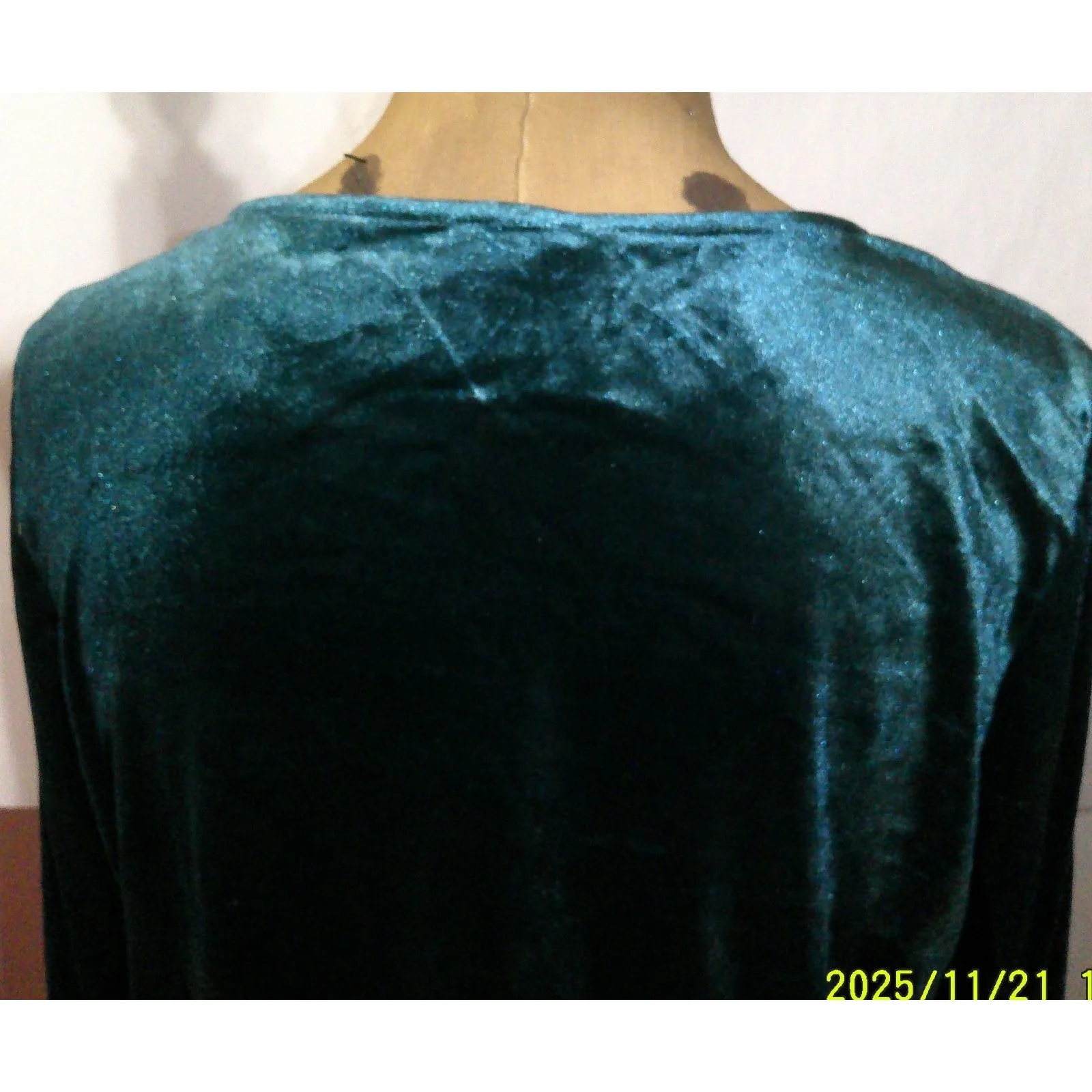 New NWT Womens Iman Velvet Bell Sleeve Top Jade Green Small Beautiful Velour - Image 5