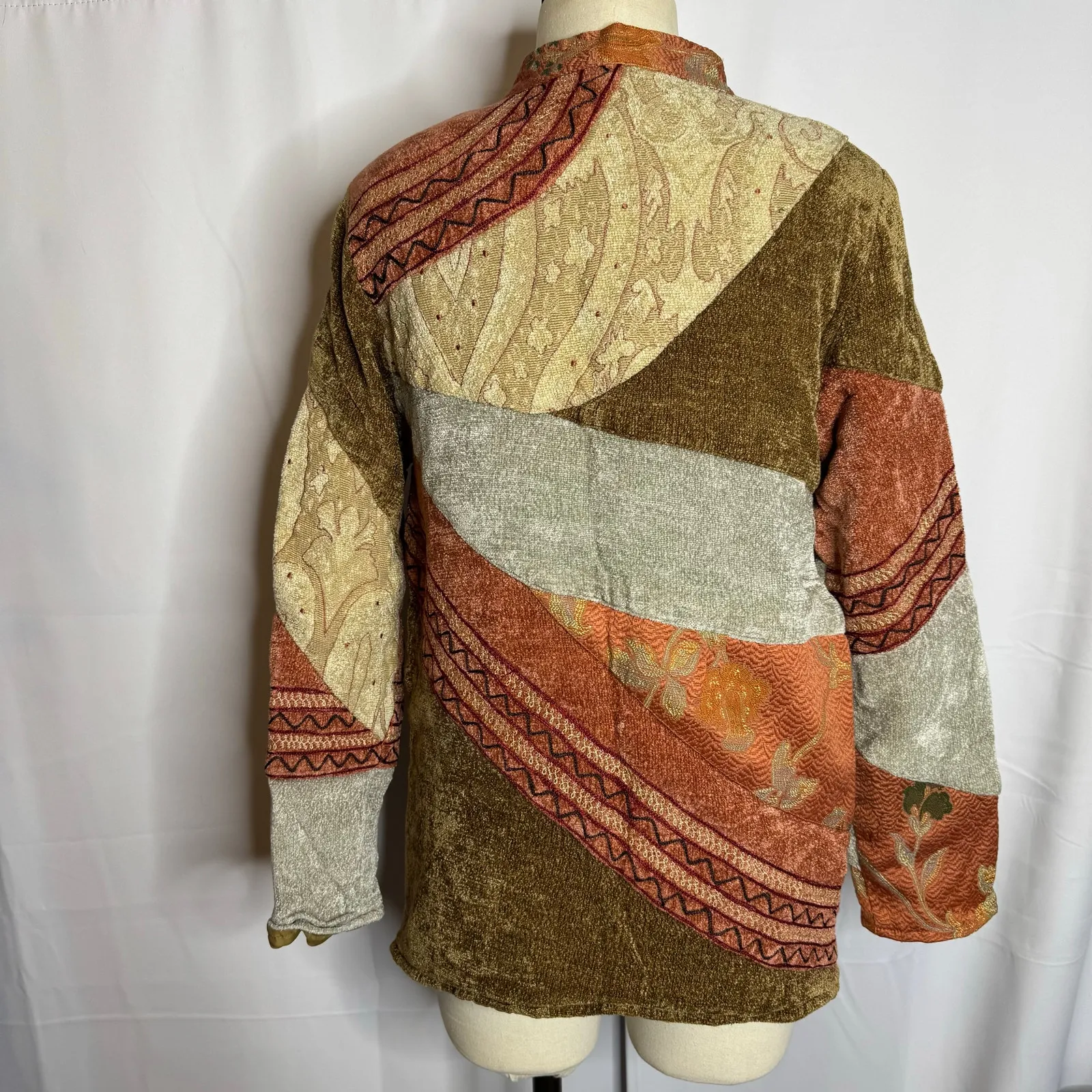 Indigo Moon Vintage Patchwork Tapestry Boho Art to Wear Jacket S Red - Image 3