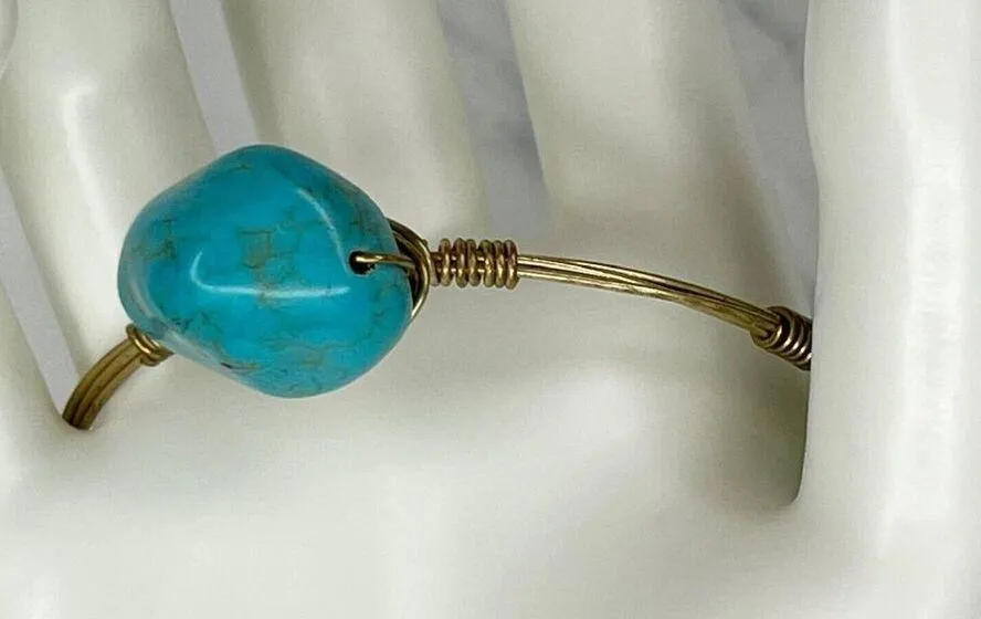 Gold Tone Faux Turquoise Beaded Small Wire Bangle Bracelet - Image 8