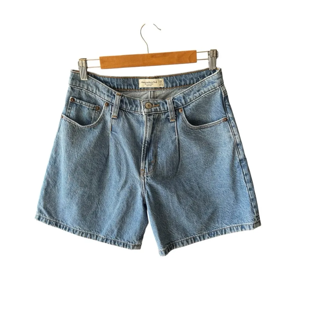 Abercrombie & Fitch - The Loose Short 
 High Rise Pleated Sz 28/6 - Image 2