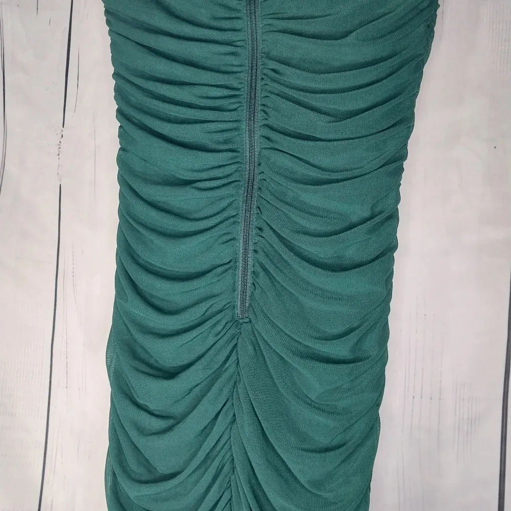 Windor Off The Shoulder Ruched Sweetheart Bodycon Emerald Green Mini Dress - Image 10
