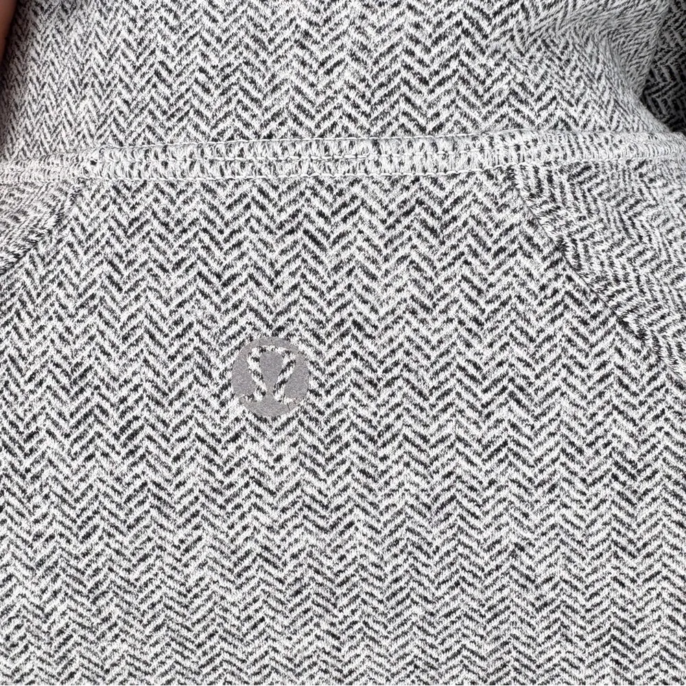 Lululemon Women's Size 8 Herringbone Grey Full Zip Athletic Asana Jacket - Image 5