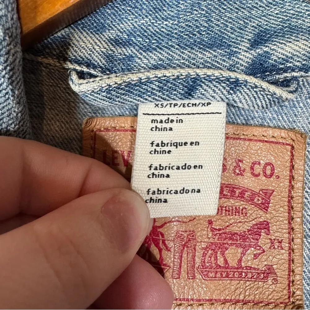 Levi’s‎ Distressed Denim Vest Size Xsmall - Image 3