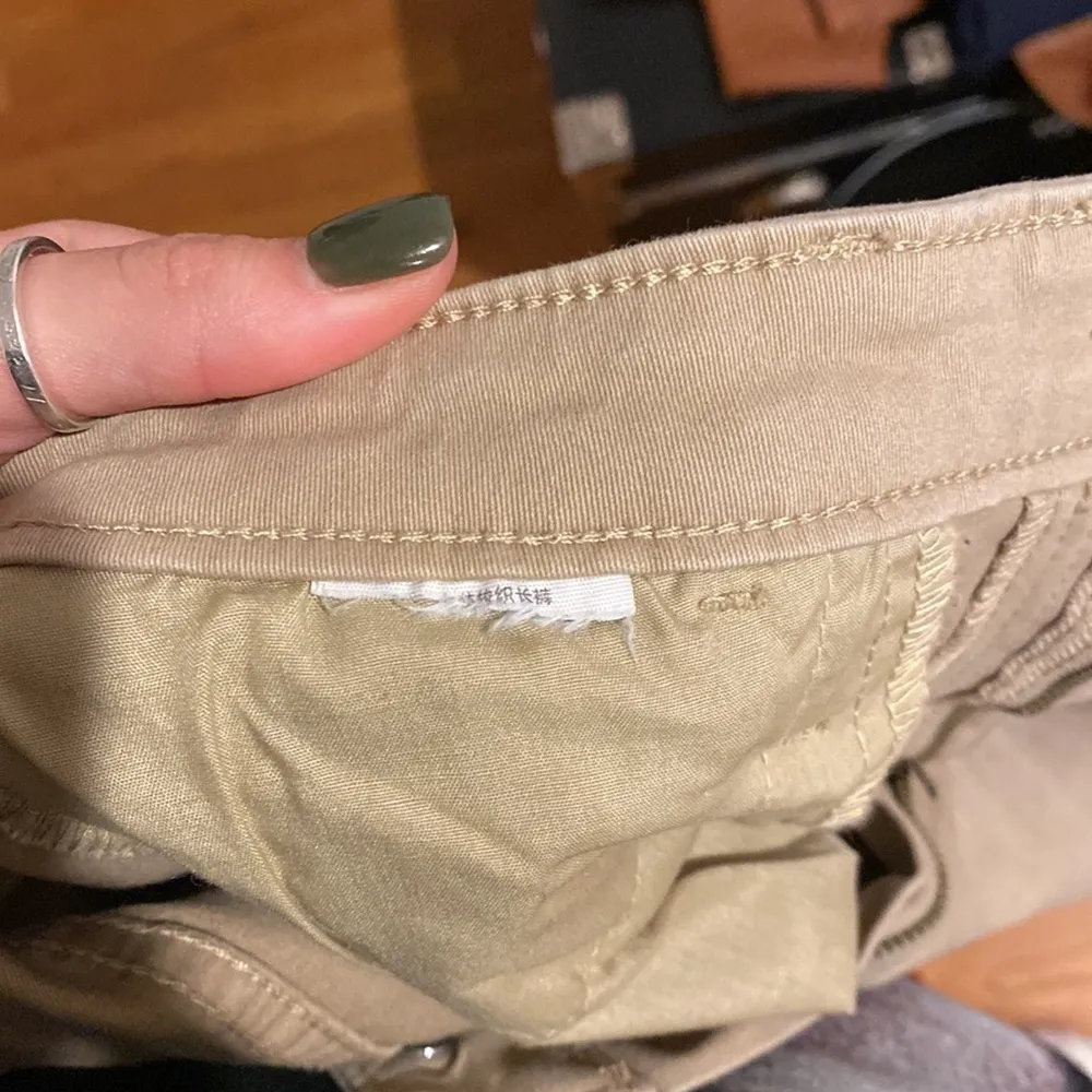 Super skinny high rise Hollister khaki pants size 26 - Image 4