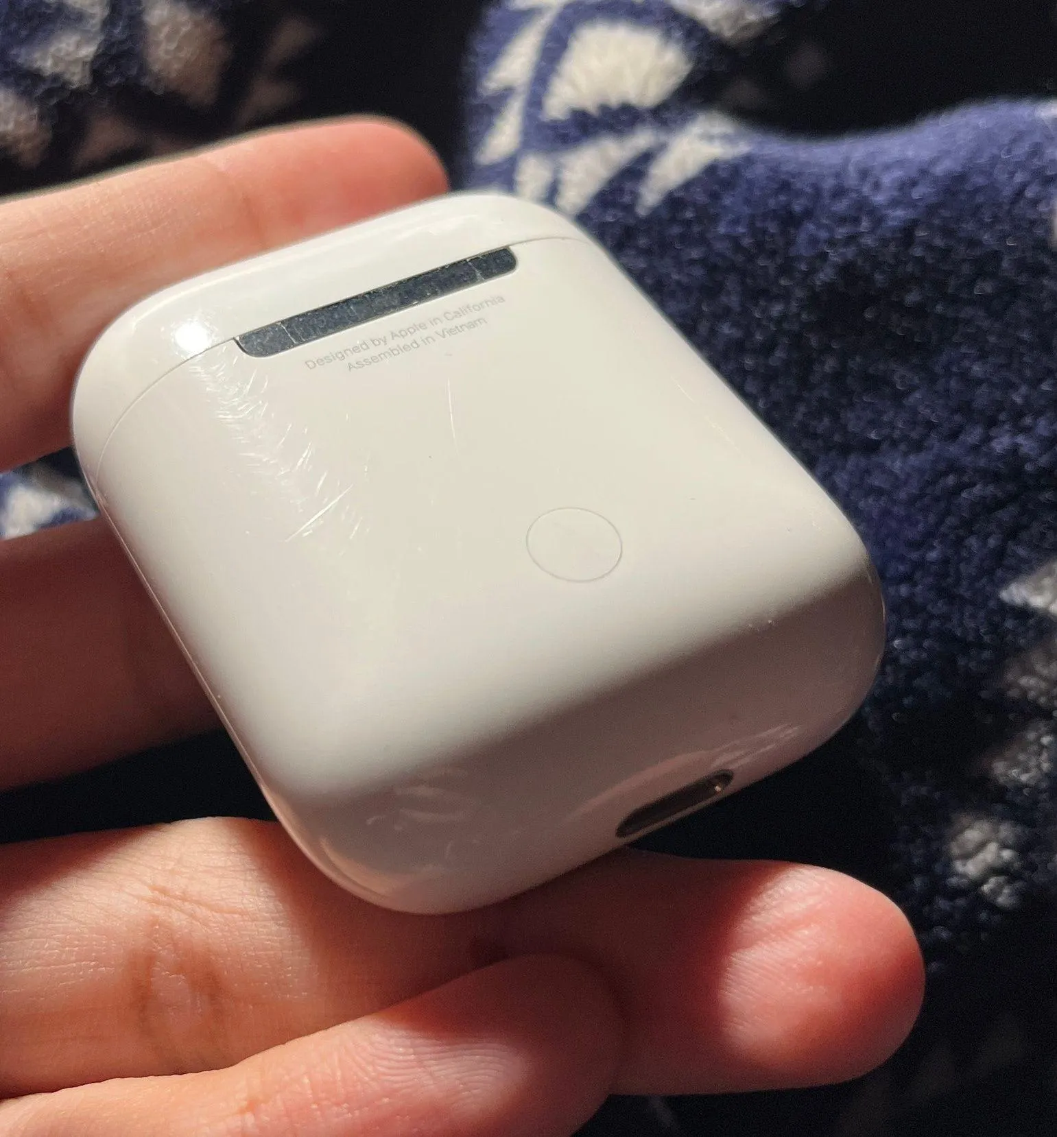 Apple AirPods Charging Case ( 2nd gen ) - Image 2
