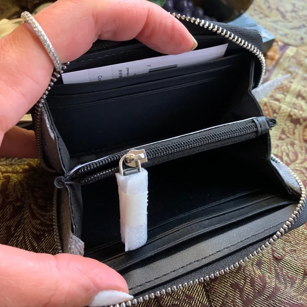 Authentic KATE SPADE Glitter Leather bow w crystal zip around wallet - Image 6