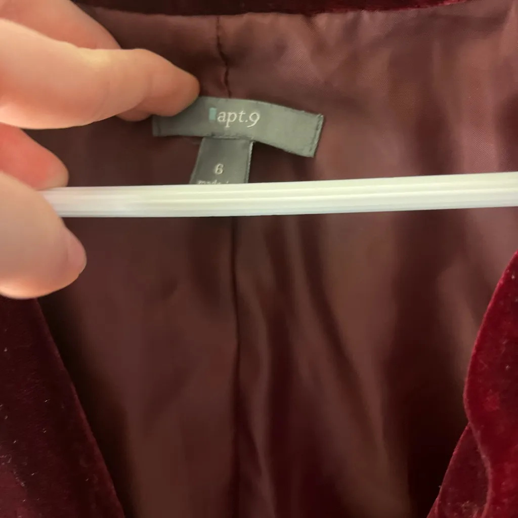 Woman’s ATP 9 red velvet blazer size 6 mint condition - Image 2