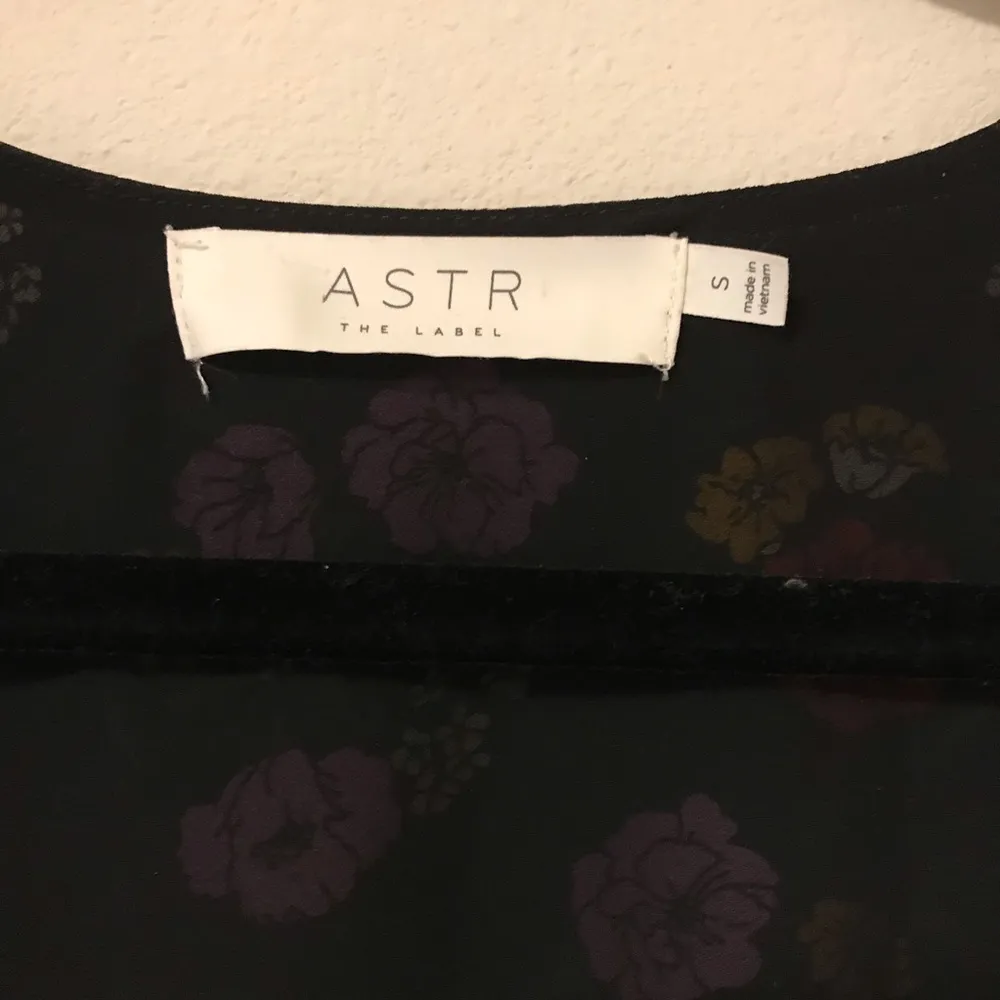 ASTR The Label floral black bodysuit wrap front long sleeve top S flower girly - Image 4