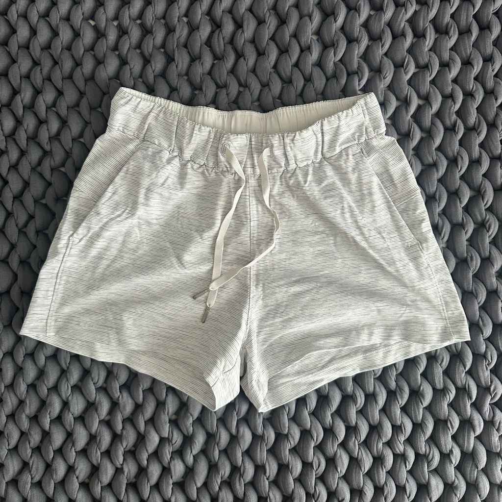 Lululemon  On The Fly Short *2.5" - Image 4