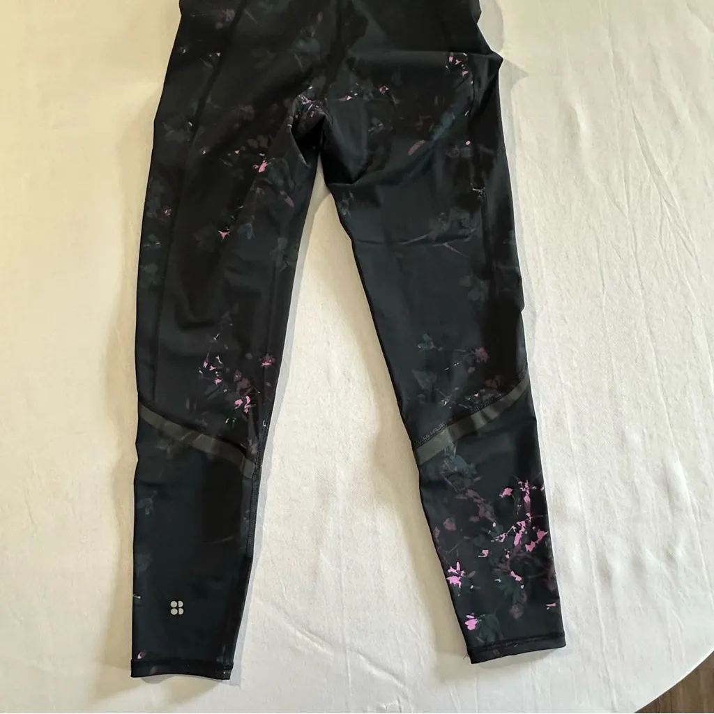 Sweaty Betty • The Zero Gravity Black Floral Leggings Reflective Stripes Size Sm - Image 5