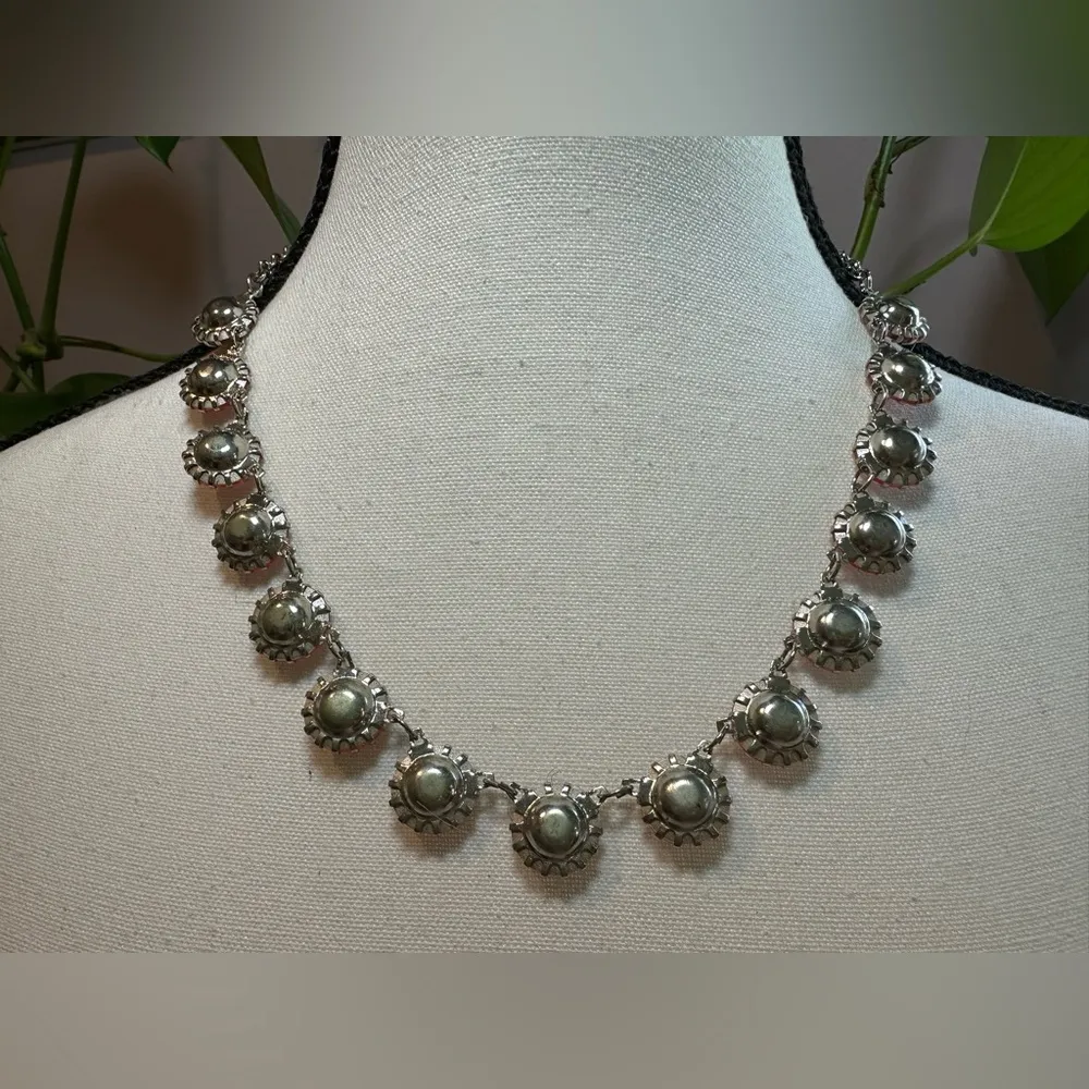 Elegant Pink Crystal Necklace - Image 9