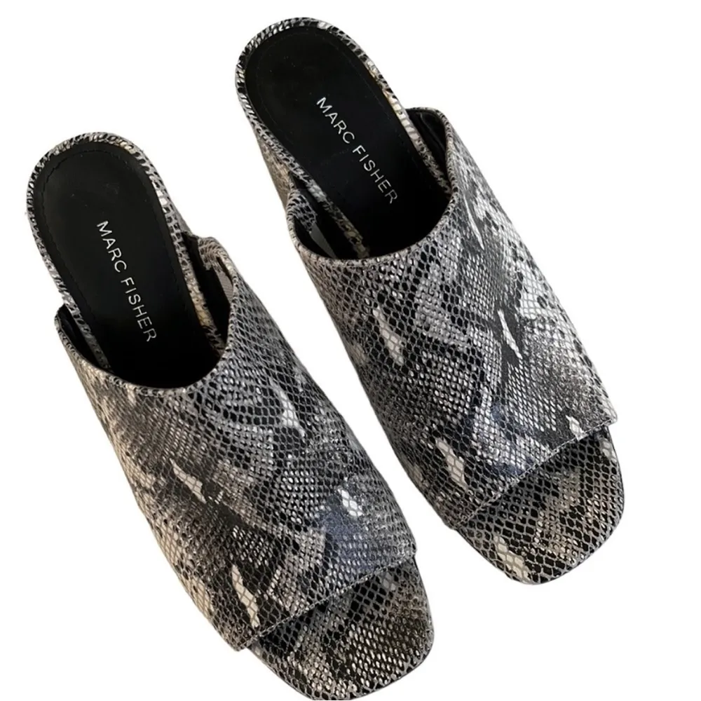 EUC Marc Fisher Heeled Open Toe Sandals Size 9 - Image 2