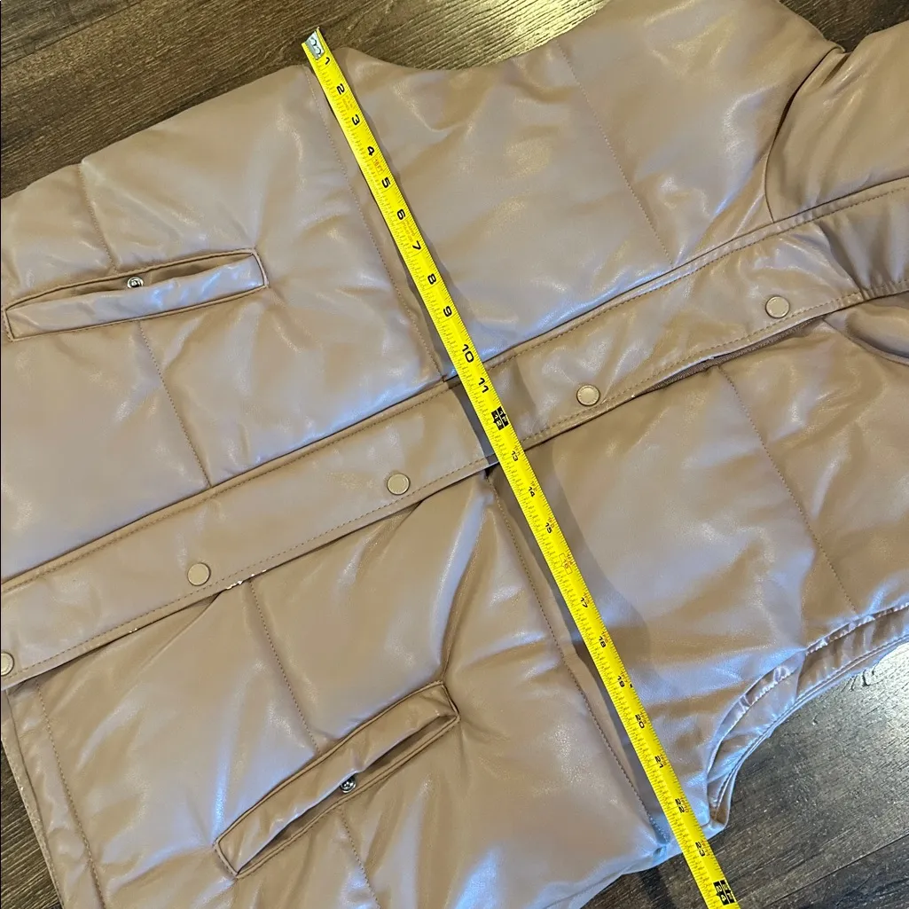 Abercrombie & Fitch Oversized Puffer Vest Large Tan - Image 3