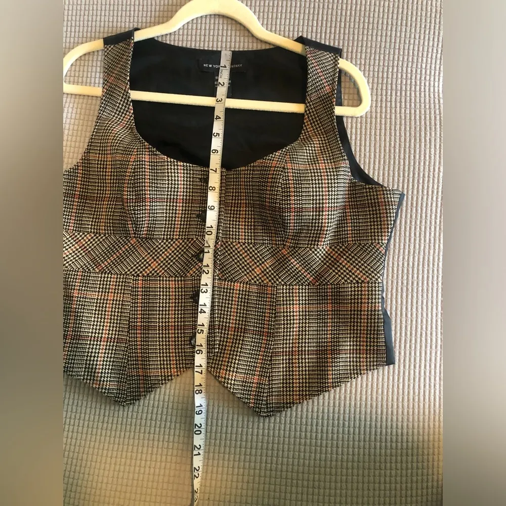 New York & Company Vintage in size 12 button down in browns - Image 2