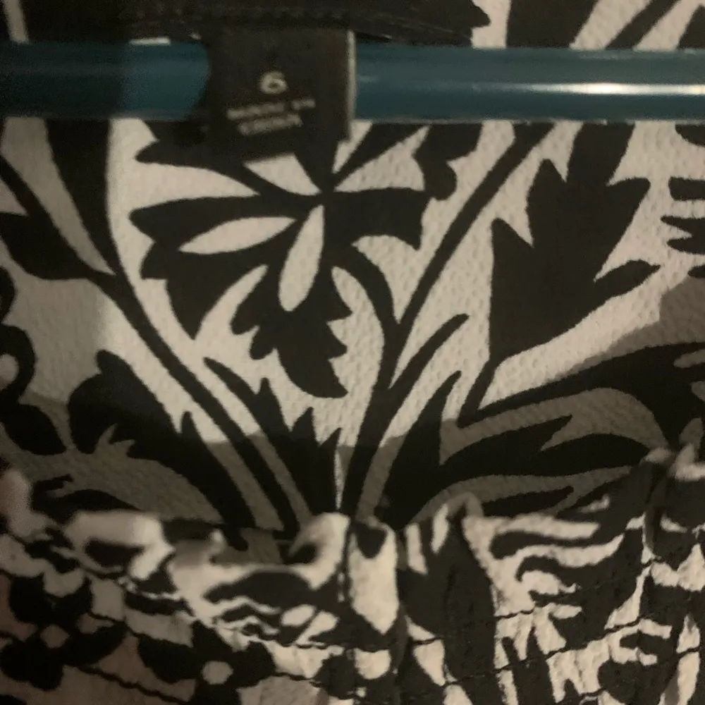 Talbots sleeveless black and white floral print dress Sz 6 - Image 4