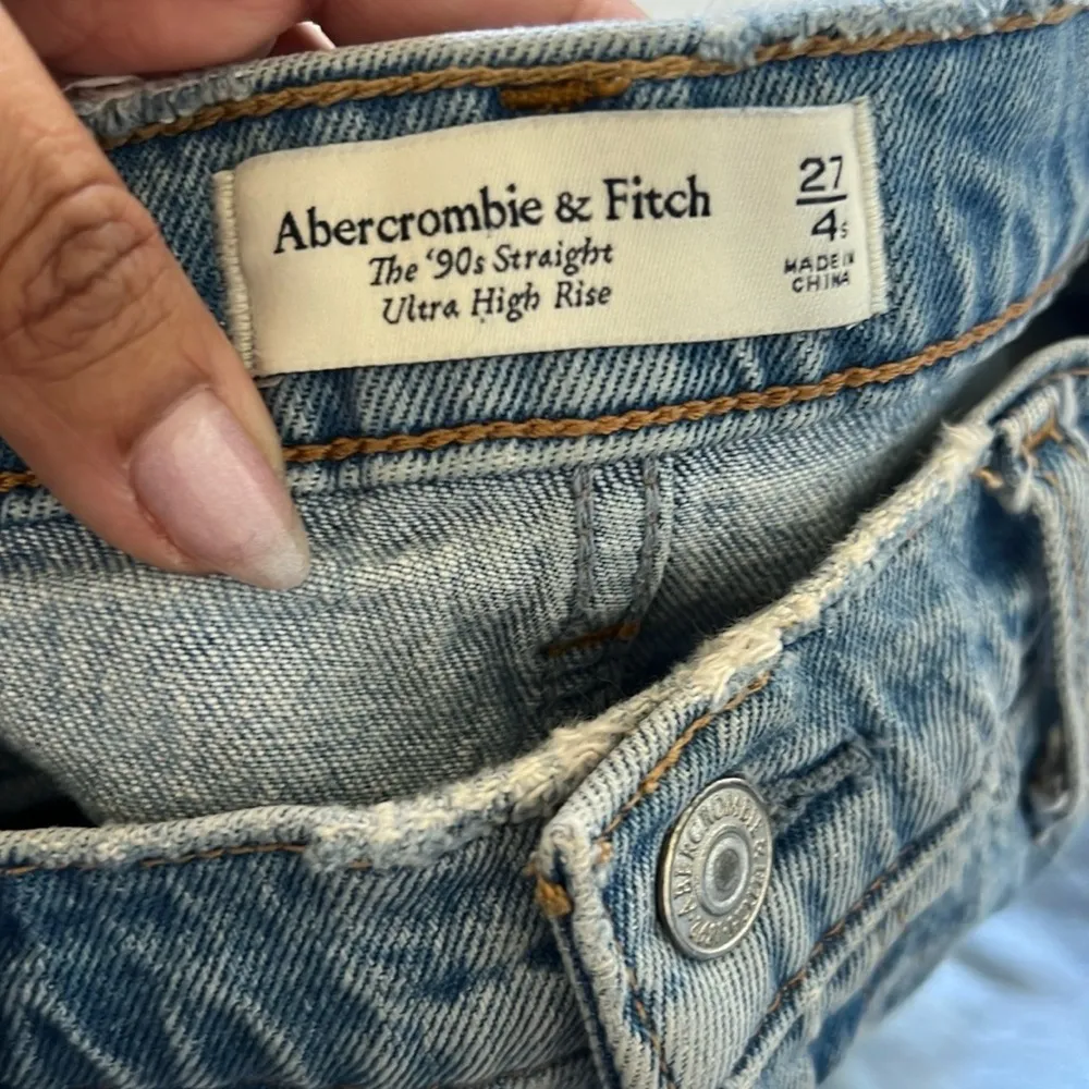 Abercrombie & Fitch 90s Ultra High Rise Straight Jeans - Image 5