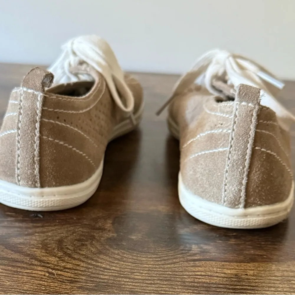 Merona Beige Suede Leather Casual Lace Up Sneaker - Size 6.5 - Image 3