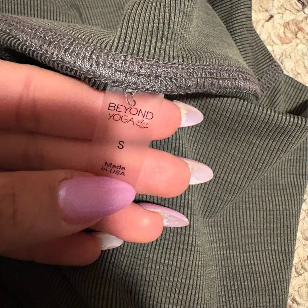 Beyond Yoga Heather Rib High Waisted Midi Legging Smoke Grey- Size Small - Image 7