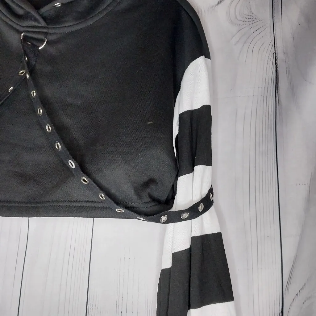 Romwe Colorblock Grommet Eyelet Ultra Crop Emo Goth Hoodie - Image 2