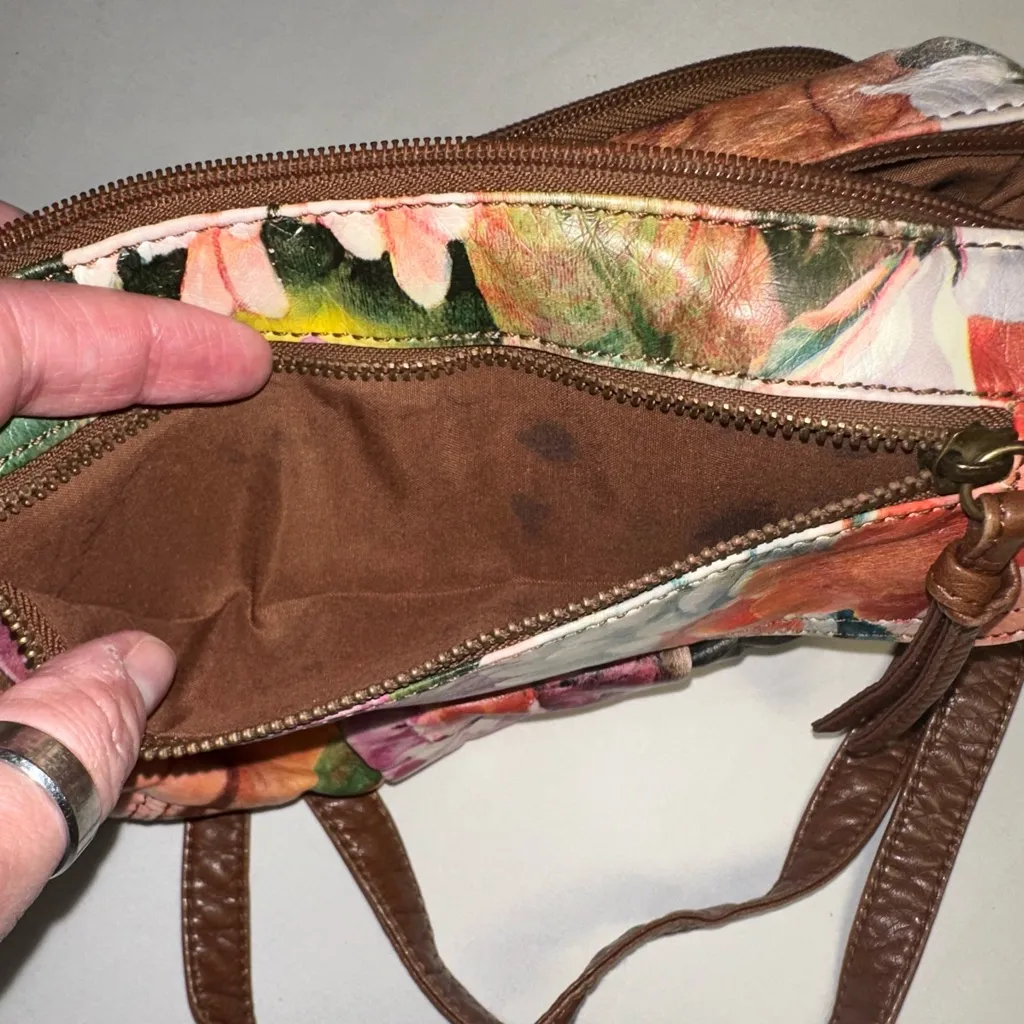 St. Johns Bay • Vintage Soft Faux Leather Floral Brown Purse Adjustable Strap - Image 8