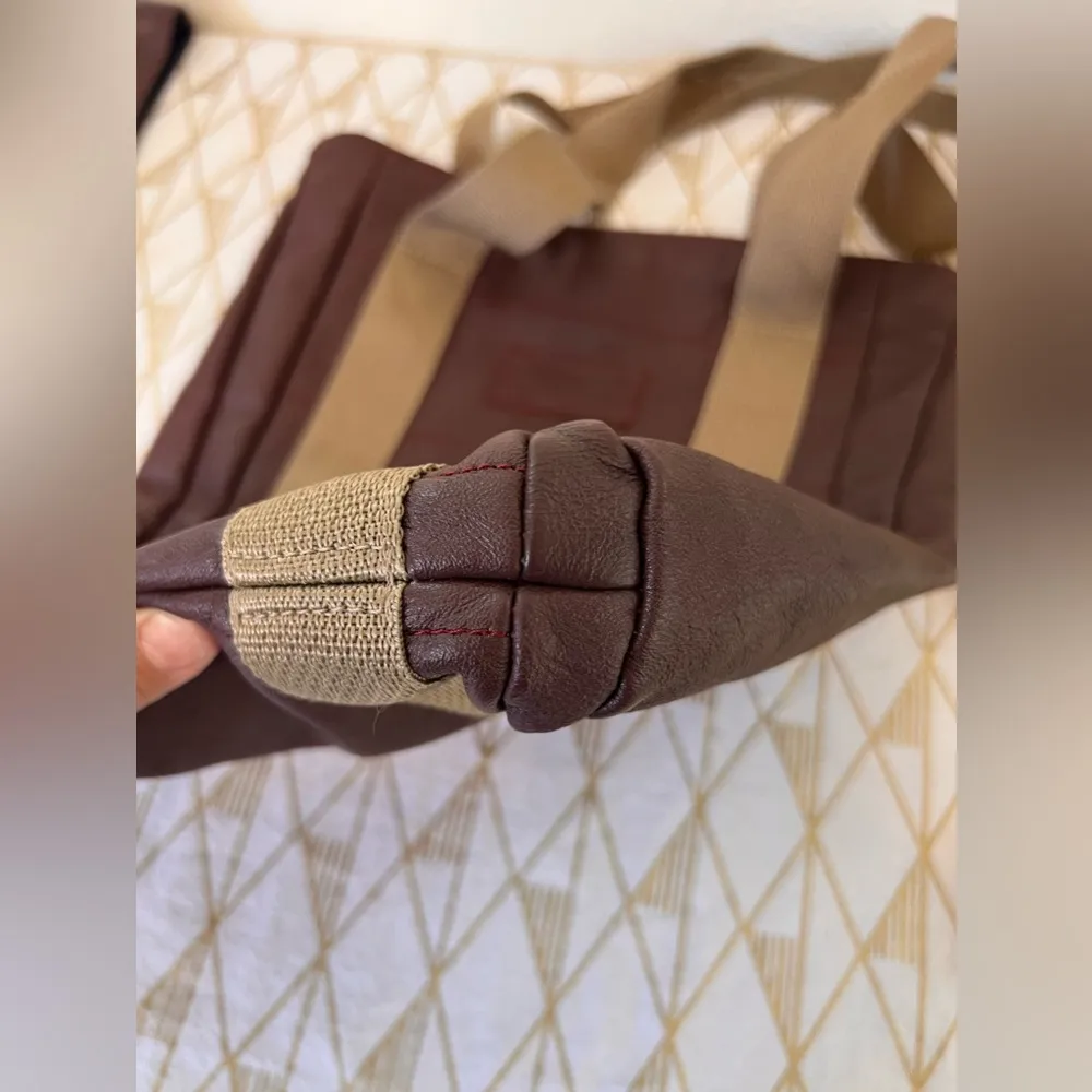 Loopworks x Alaska Air The Carry Collection UNISEX Limited Edition Leather Tote - Image 5