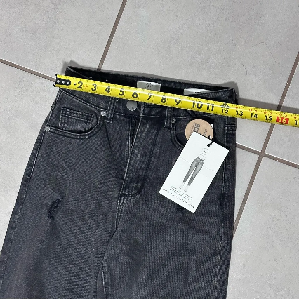 Cotton on Women black/Gray high rise‎ relaxed mom jeans size 2 - Image 5