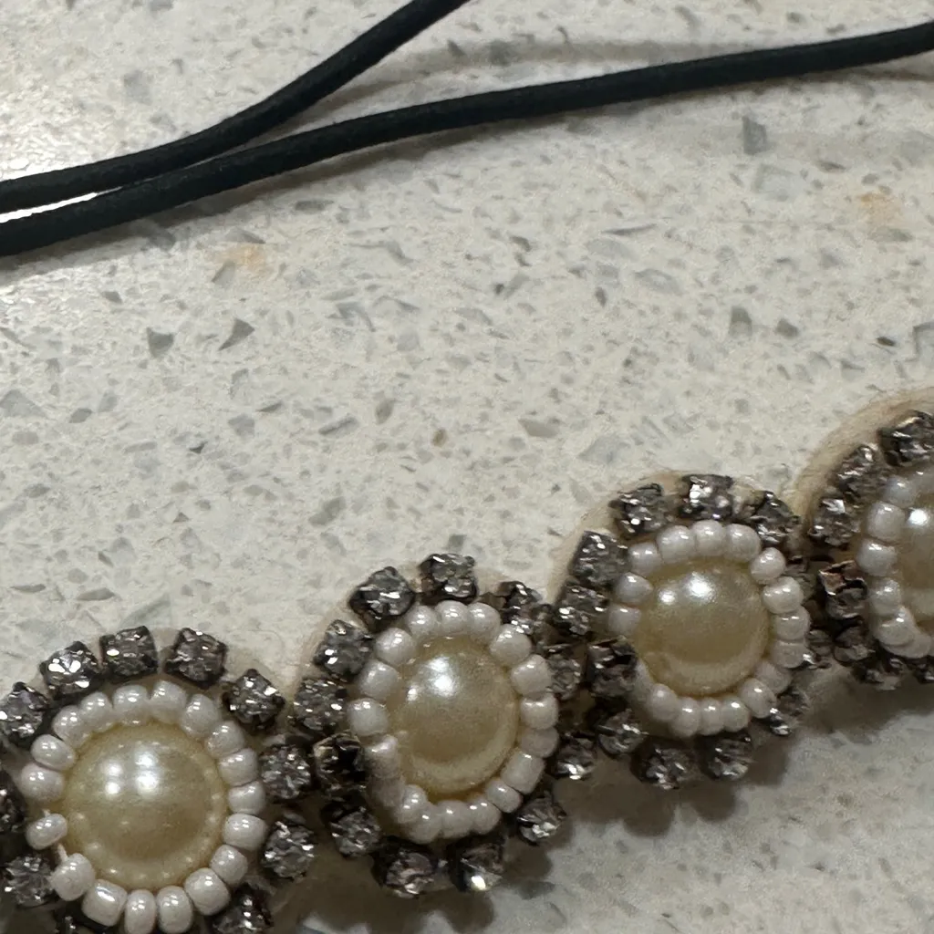 Elegant Pearl and Crystal Headband Silver - Image 4